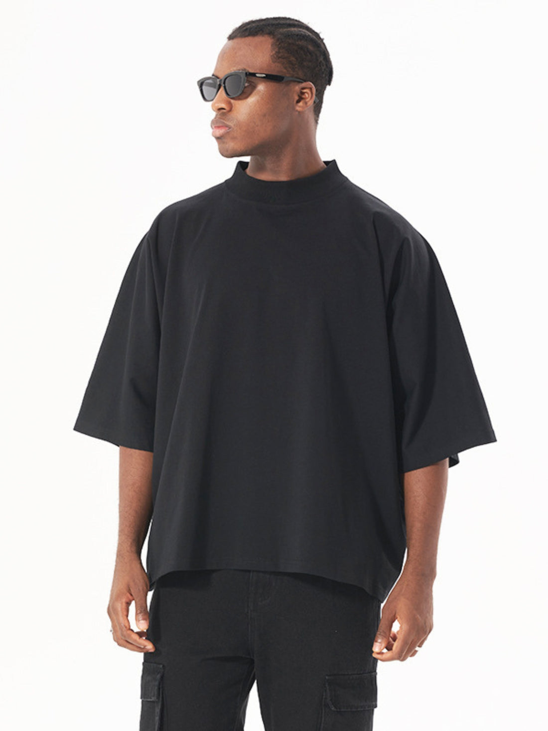 BOXED - Cropped Boxy Fit Basic T-Shirt Black | TEENWEAR.EU