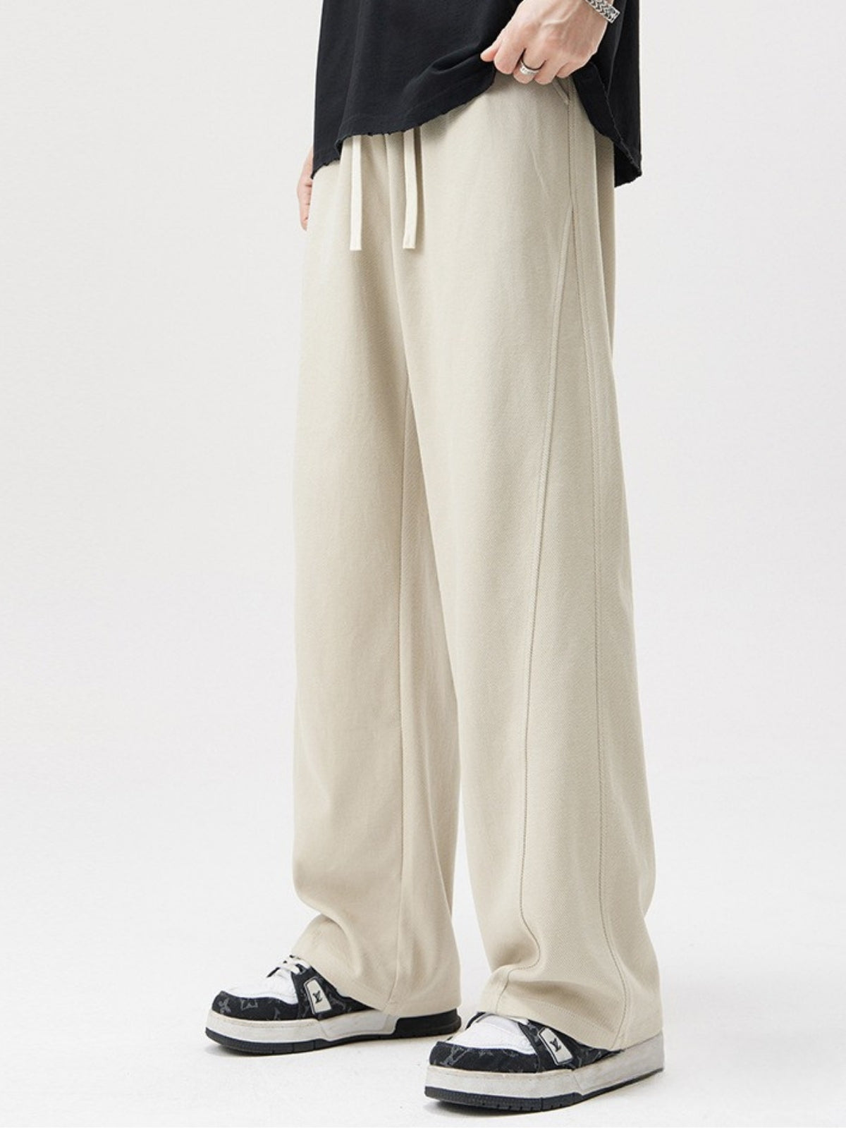 HUSH - Loose Basic Sweatpants | TEENWEAR.EU