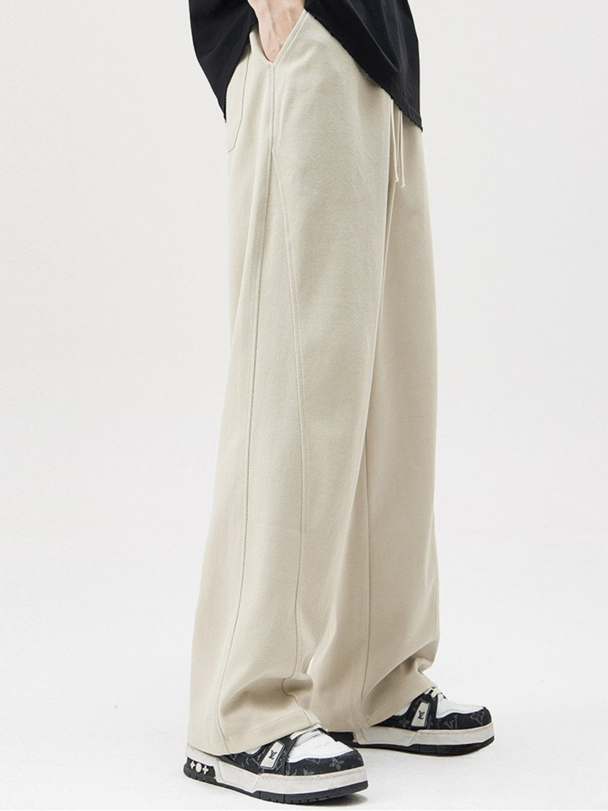 HUSH - Loose Basic Sweatpants | TEENWEAR.EU