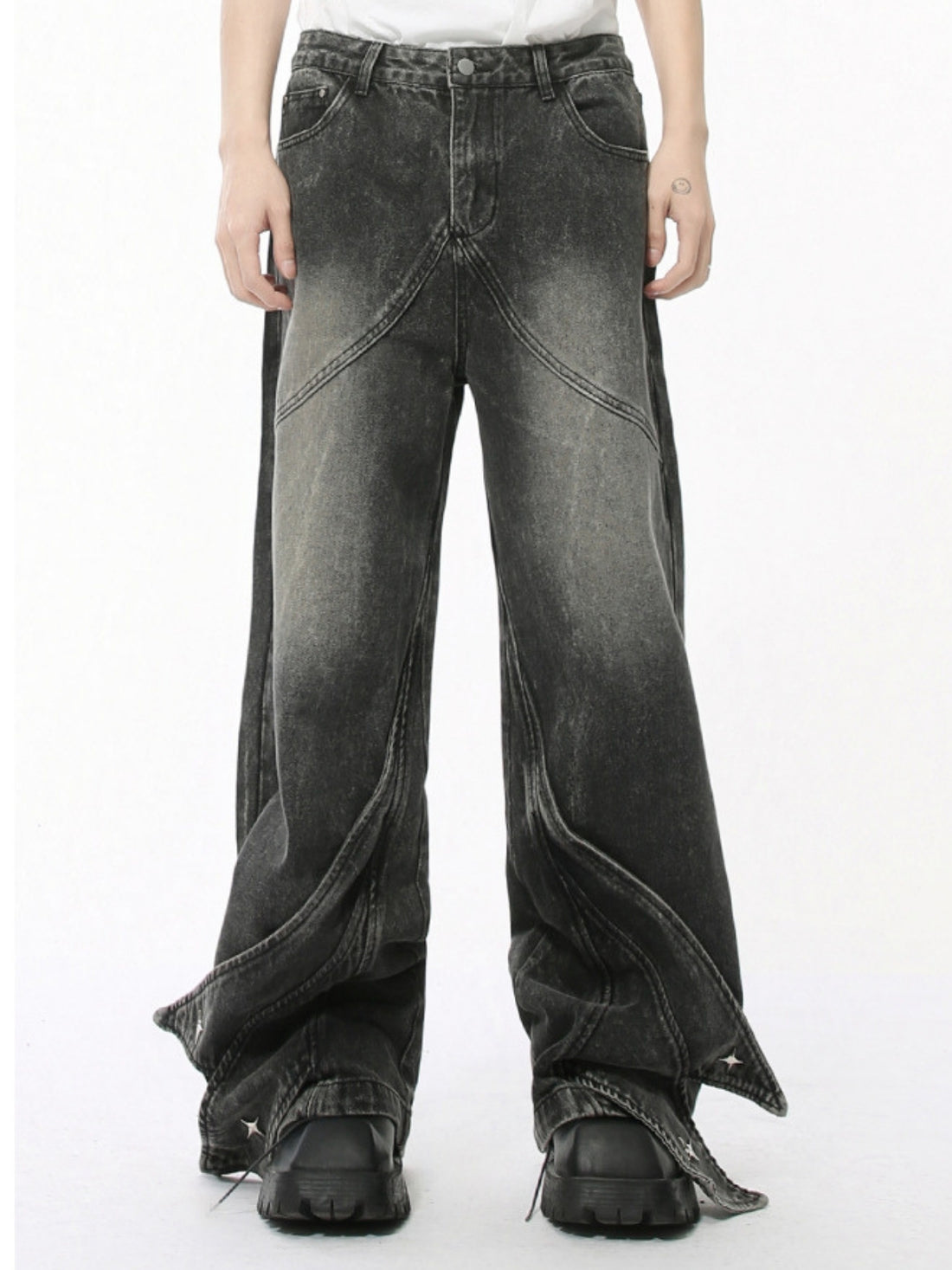 FLAKIES - Embroidered Basic Jeans | TEENWEAR.EU