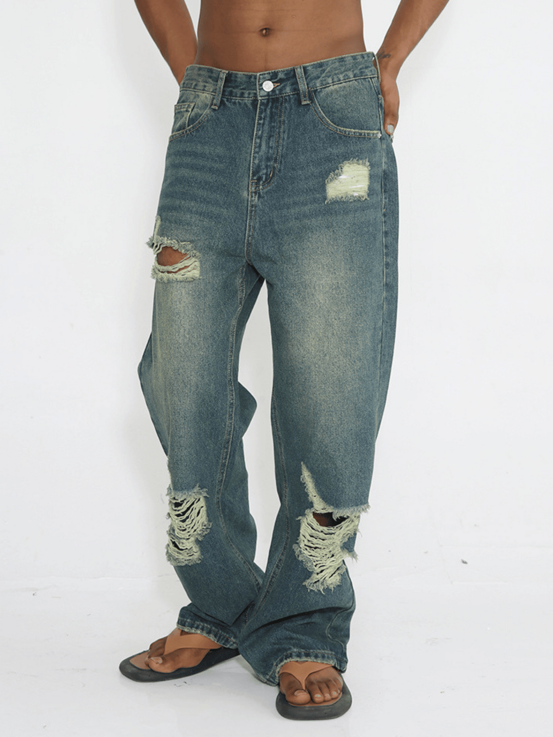 CUTS - Loose Ripped Basic Jeans | TEENWEAR.EU