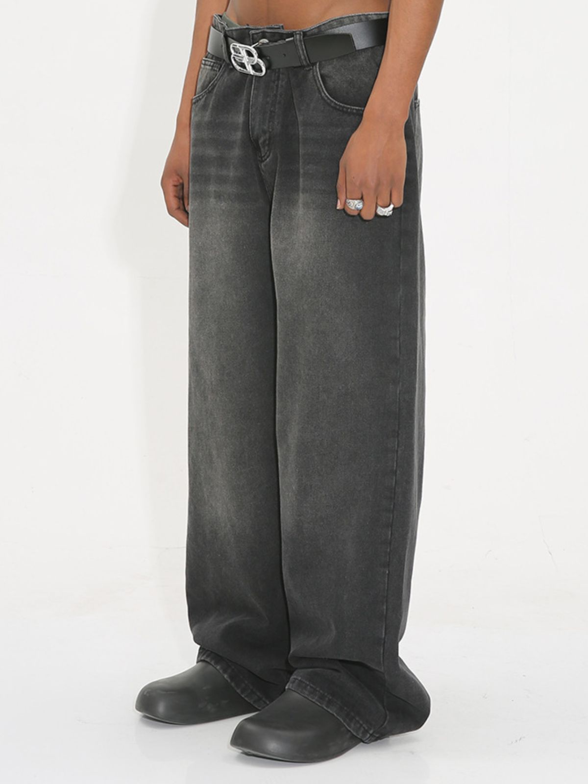 GRADIENT - Loose Basic Jeans | Teenwear.eu