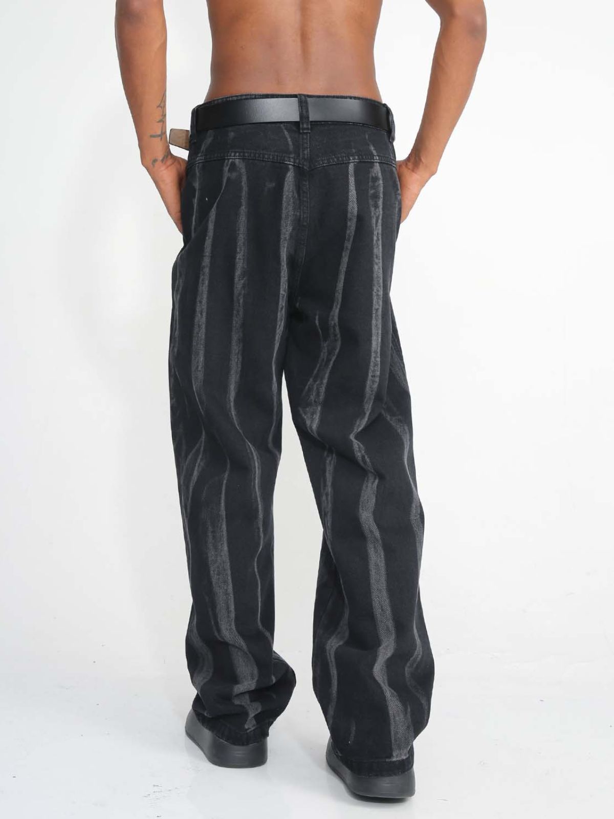 LINES - Loose Basic Jeans | TEENWEAR.EU