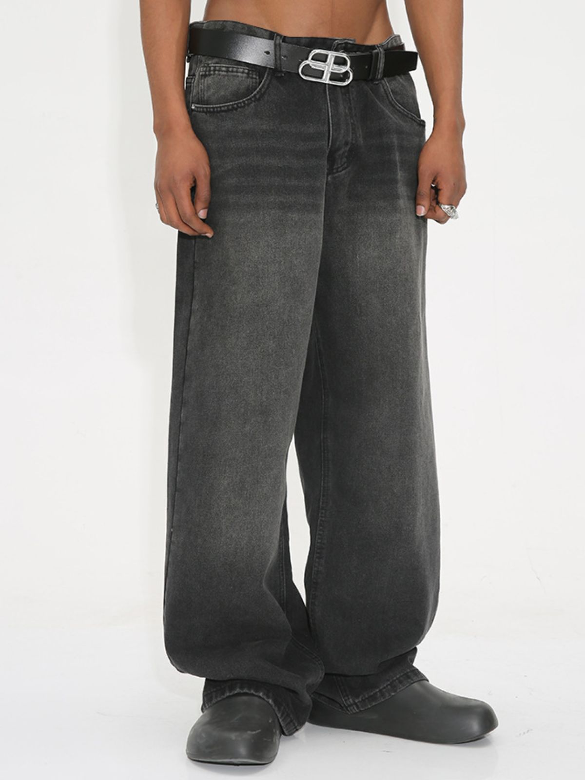 GRADIENT - Loose Basic Jeans | TEENWEAR.EU