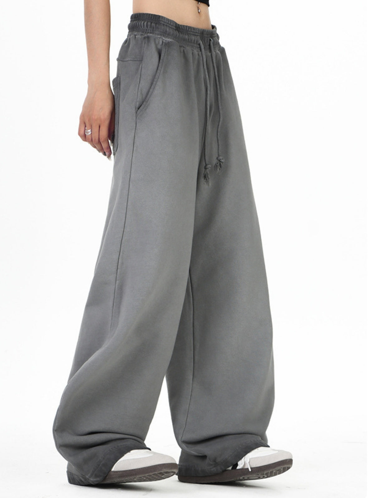 SOLSTICE - Loose Basic Cotton Sweatpants | TEENWEAR.EU