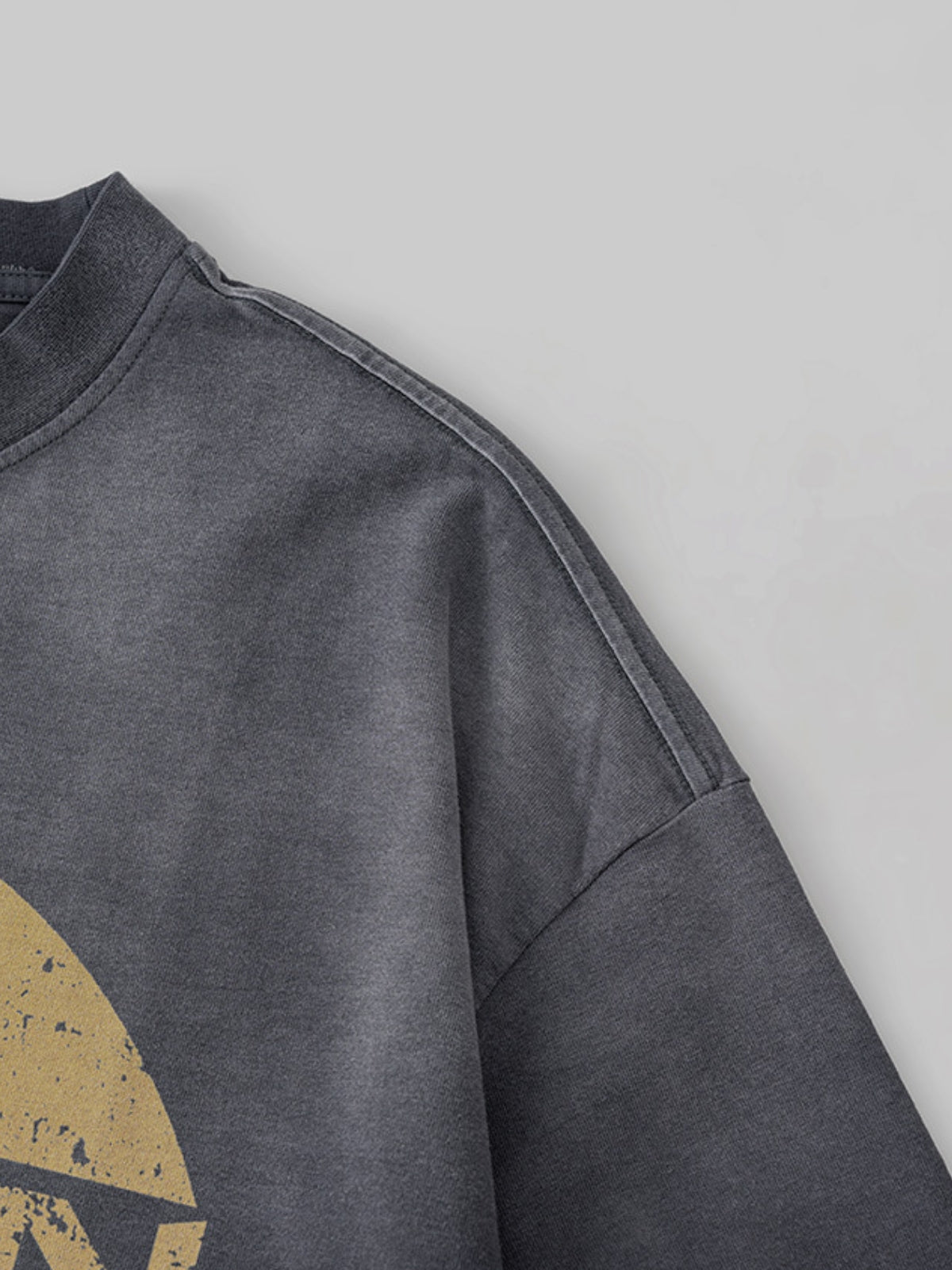 ORBITZ – Oversized Graphic Long Sleeve T-shirt